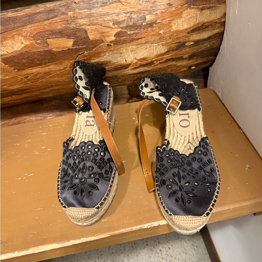 🖤Great to like new condition Pedro Garcia Black Espadrille 40 Wedges